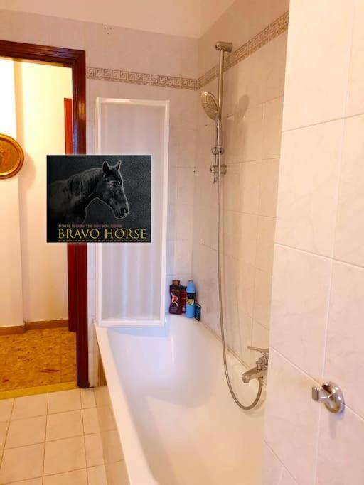 Apartamento Bravo Horse Florencia Exterior foto